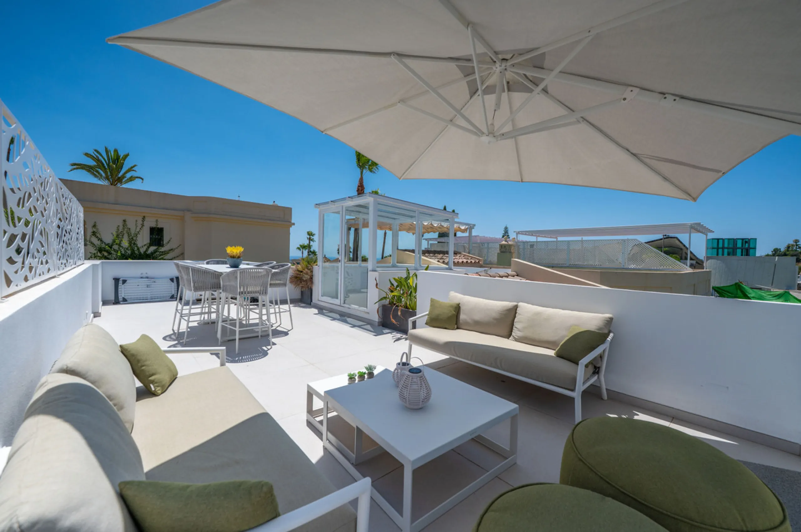 This fully renovated 3-bedroom, 2.5 -bathroom townhouse in La Quinta Hills blends Scandinavian design with Mediterranean warmth, creating a sophisticated and functional home in one of Benahavís' most desirable gated communities.