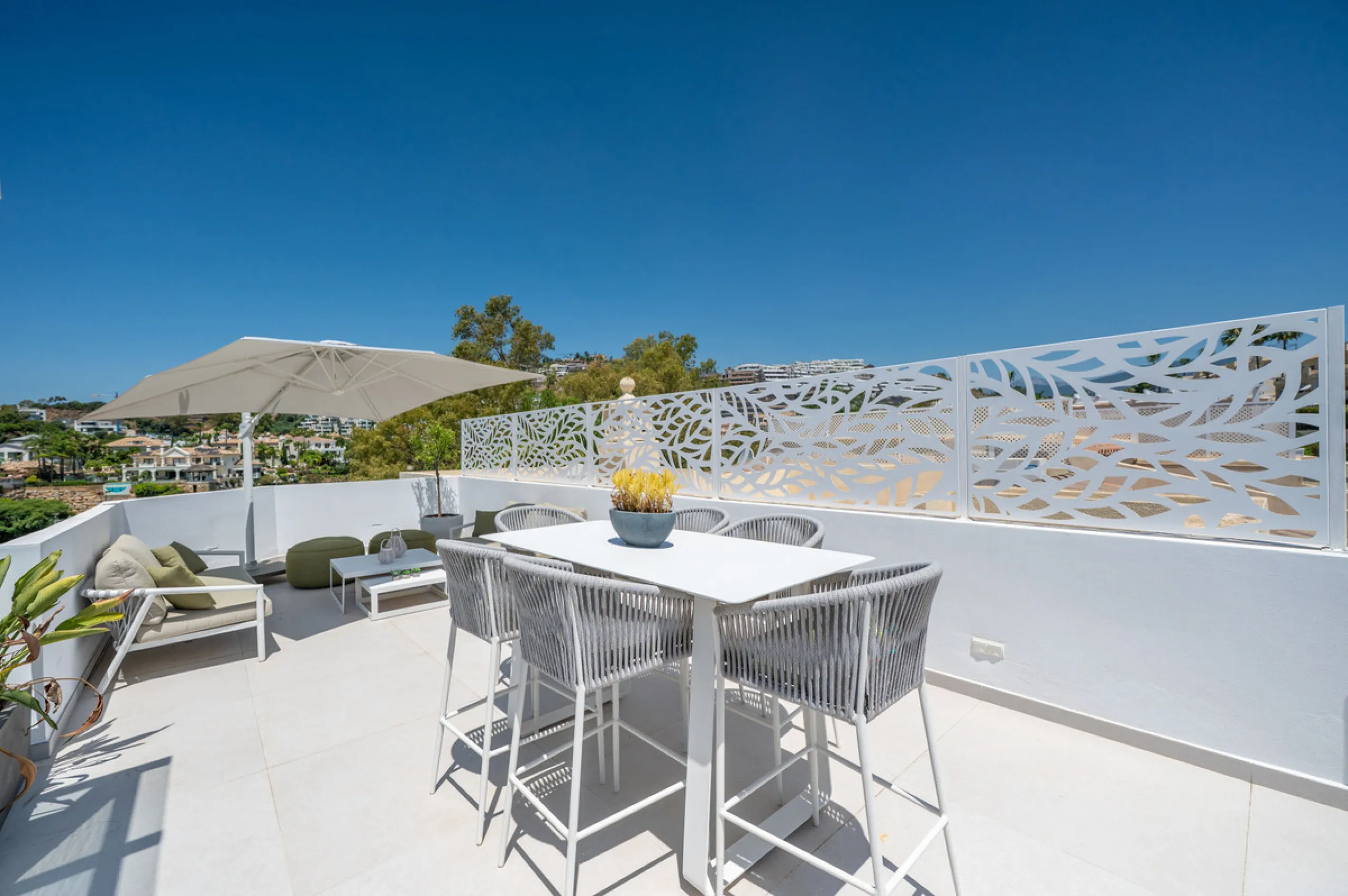 This fully renovated 3-bedroom, 2.5 -bathroom townhouse in La Quinta Hills blends Scandinavian design with Mediterranean warmth, creating a sophisticated and functional home in one of Benahavís' most desirable gated communities.