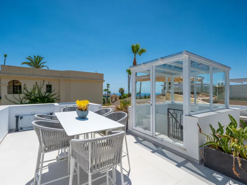 This fully renovated 3-bedroom, 2.5 -bathroom townhouse in La Quinta Hills blends Scandinavian design with Mediterranean warmth, creating a sophisticated and functional home in one of Benahavís' most desirable gated communities.