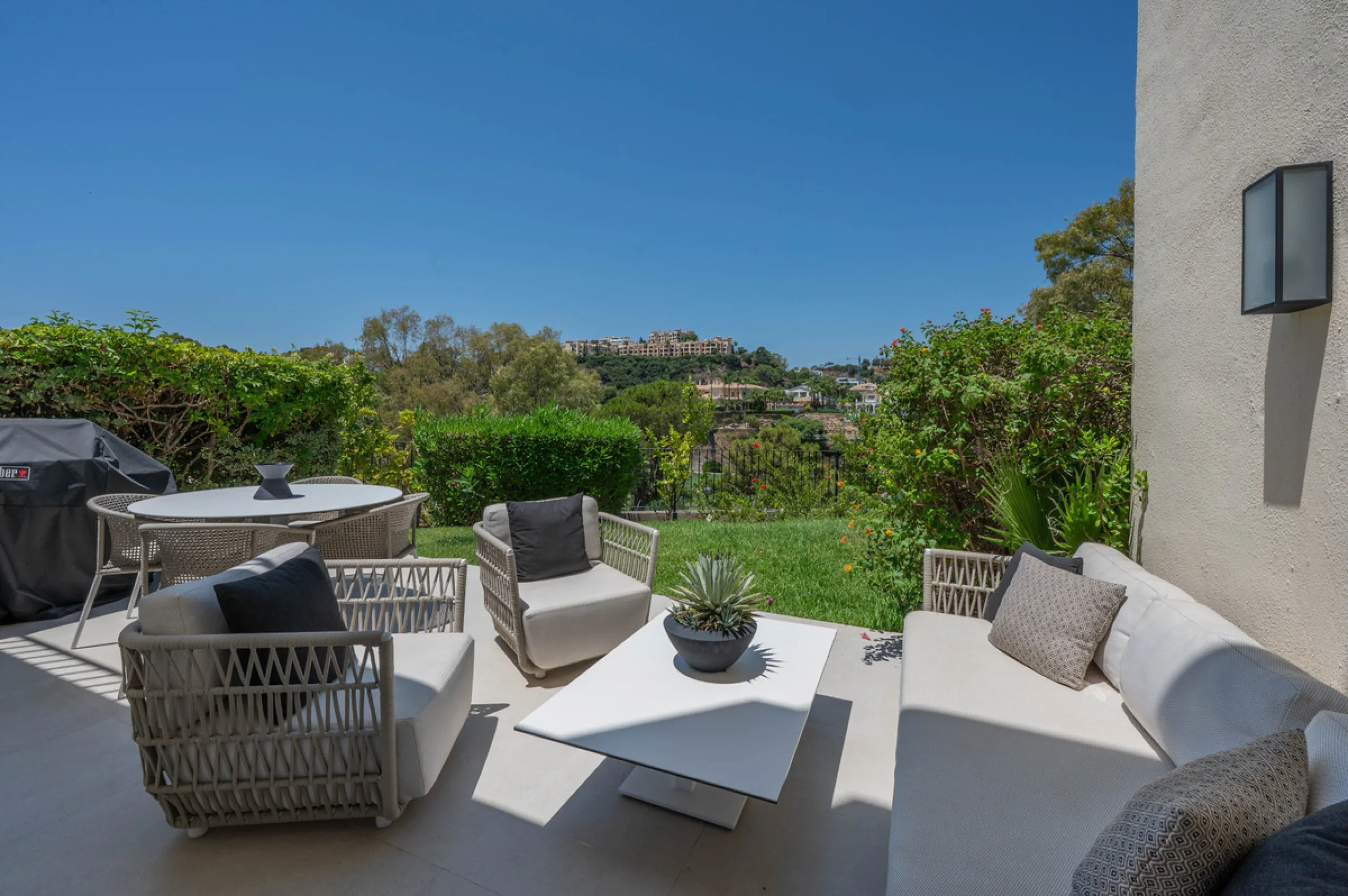 This fully renovated 3-bedroom, 2.5 -bathroom townhouse in La Quinta Hills blends Scandinavian design with Mediterranean warmth, creating a sophisticated and functional home in one of Benahavís' most desirable gated communities.