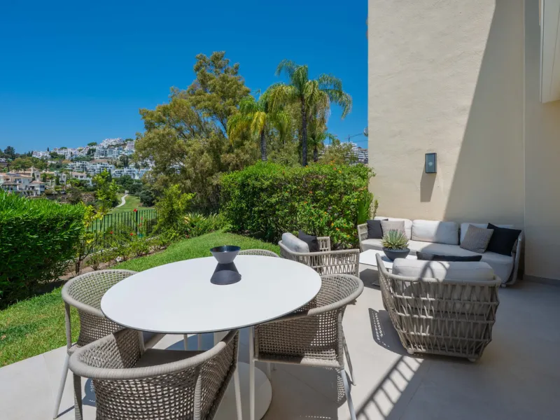 This fully renovated 3-bedroom, 2.5 -bathroom townhouse in La Quinta Hills blends Scandinavian design with Mediterranean warmth, creating a sophisticated and functional home in one of Benahavís' most desirable gated communities.