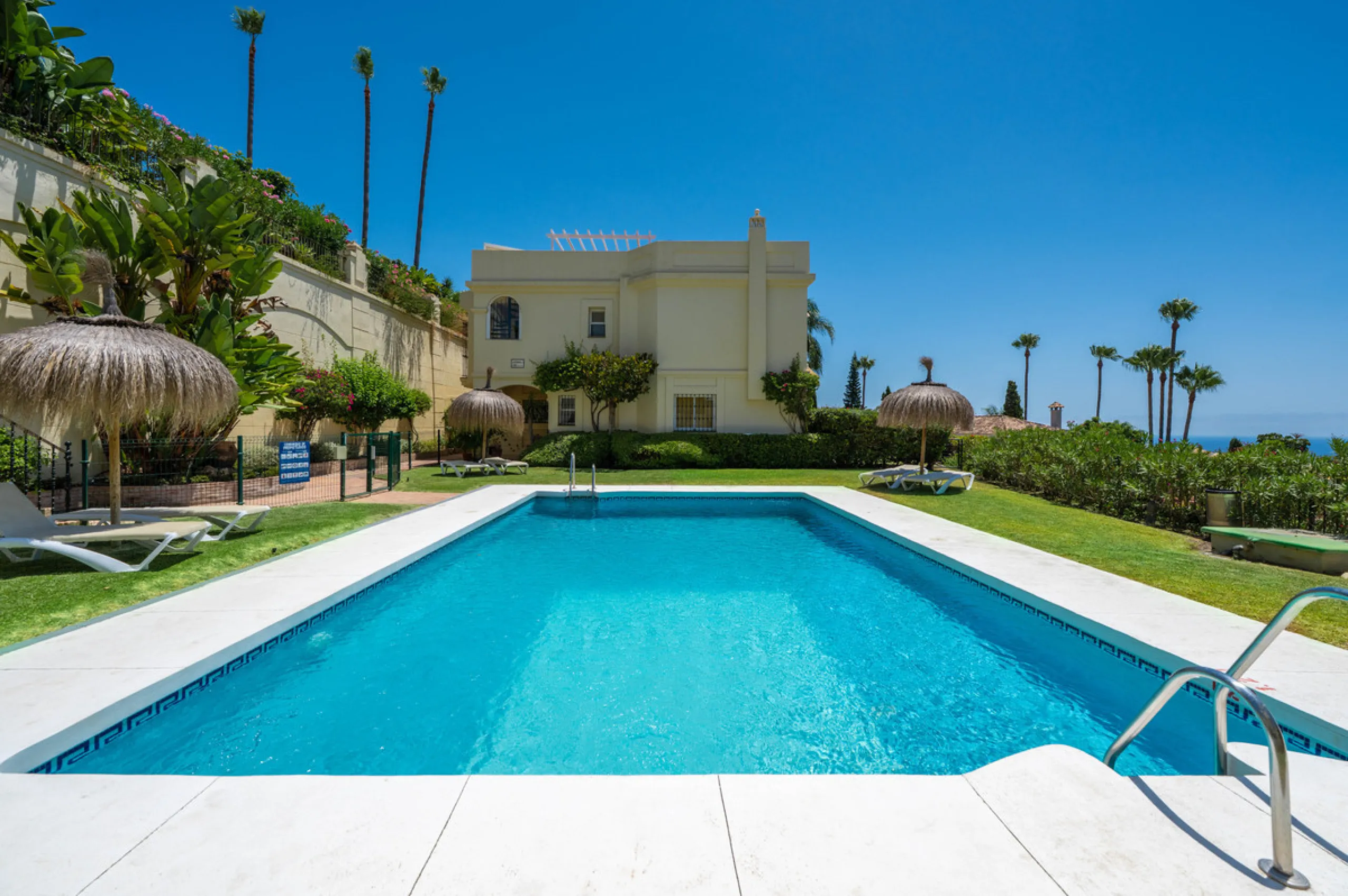 This fully renovated 3-bedroom, 2.5 -bathroom townhouse in La Quinta Hills blends Scandinavian design with Mediterranean warmth, creating a sophisticated and functional home in one of Benahavís' most desirable gated communities.