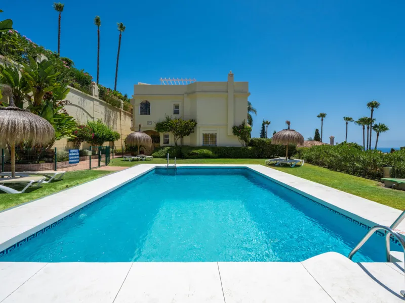 This fully renovated 3-bedroom, 2.5 -bathroom townhouse in La Quinta Hills blends Scandinavian design with Mediterranean warmth, creating a sophisticated and functional home in one of Benahavís' most desirable gated communities.