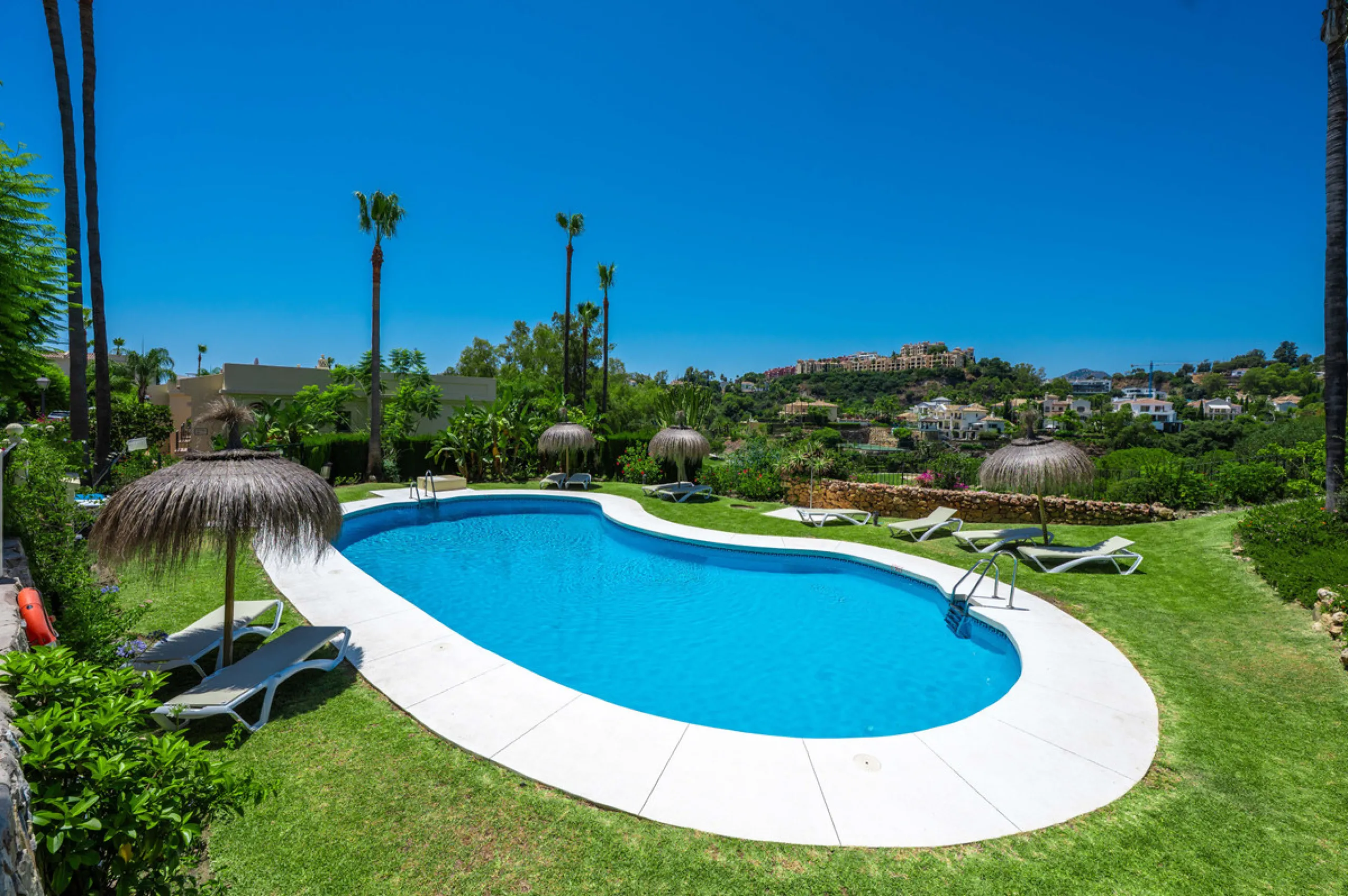 This fully renovated 3-bedroom, 2.5 -bathroom townhouse in La Quinta Hills blends Scandinavian design with Mediterranean warmth, creating a sophisticated and functional home in one of Benahavís' most desirable gated communities.