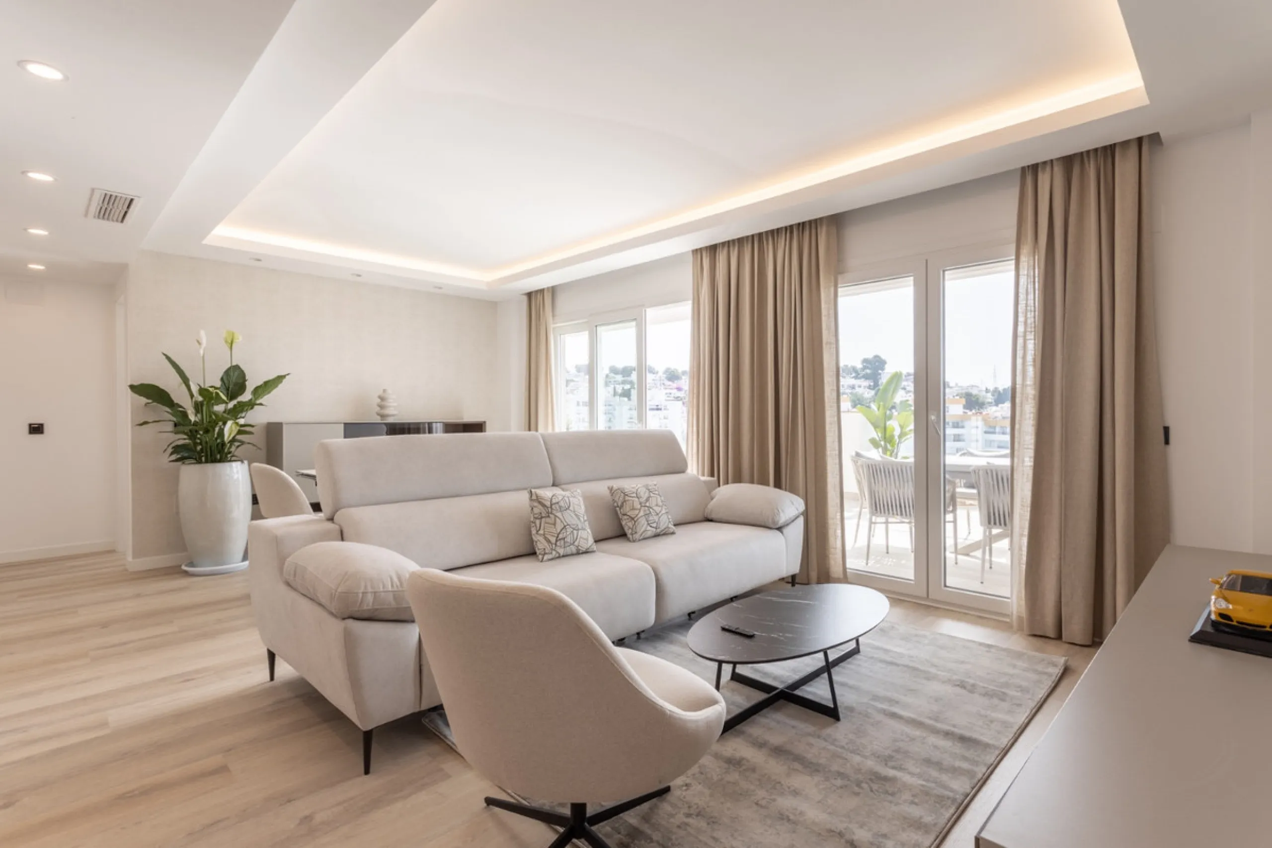 Discover modern coastal living in Apartment Albatros, a south-facing four-bedroom penthouse in the heart of La Campana. This bright and spacious home features two elegant bathrooms, an open-plan living and dining area, and a fully equipped kitchen with hi
