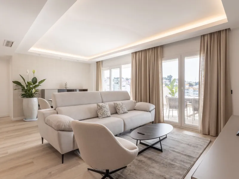 Discover modern coastal living in Apartment Albatros, a south-facing four-bedroom penthouse in the heart of La Campana. This bright and spacious home features two elegant bathrooms, an open-plan living and dining area, and a fully equipped kitchen with hi