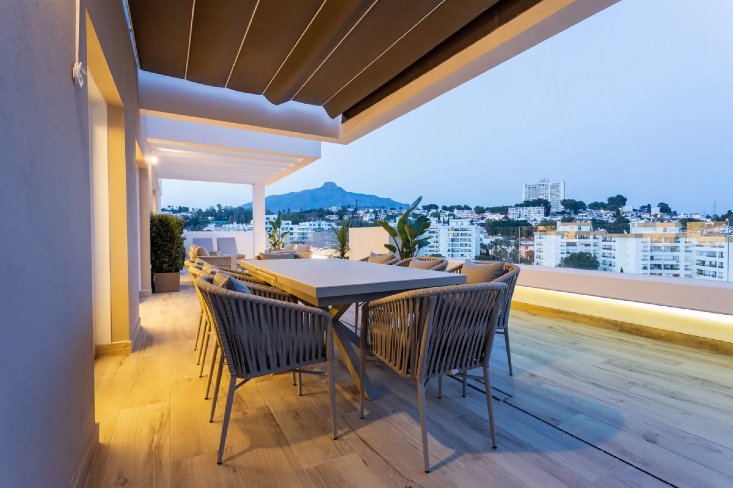 Discover modern coastal living in Apartment Albatros, a south-facing four-bedroom penthouse in the heart of La Campana. This bright and spacious home features two elegant bathrooms, an open-plan living and dining area, and a fully equipped kitchen with hi