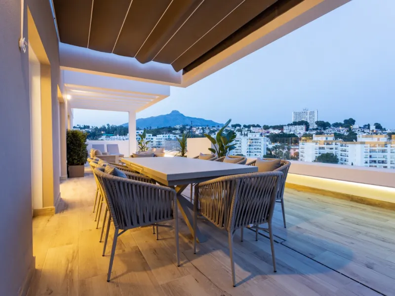 Discover modern coastal living in Apartment Albatros, a south-facing four-bedroom penthouse in the heart of La Campana. This bright and spacious home features two elegant bathrooms, an open-plan living and dining area, and a fully equipped kitchen with hi