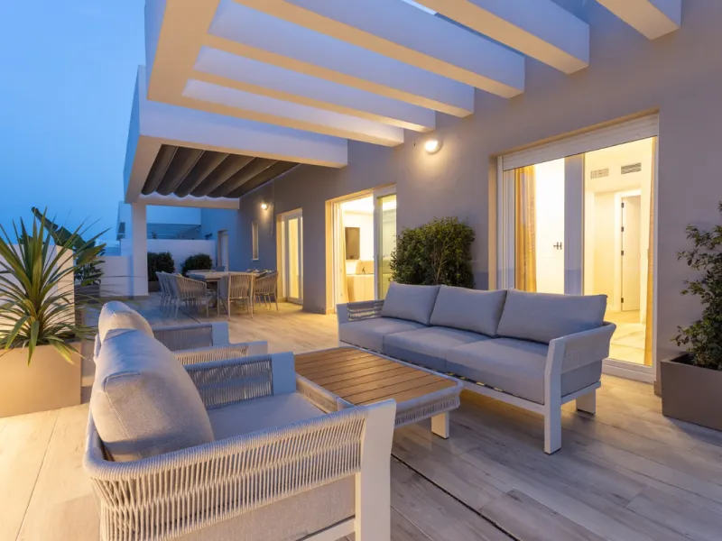 Discover modern coastal living in Apartment Albatros, a south-facing four-bedroom penthouse in the heart of La Campana. This bright and spacious home features two elegant bathrooms, an open-plan living and dining area, and a fully equipped kitchen with hi
