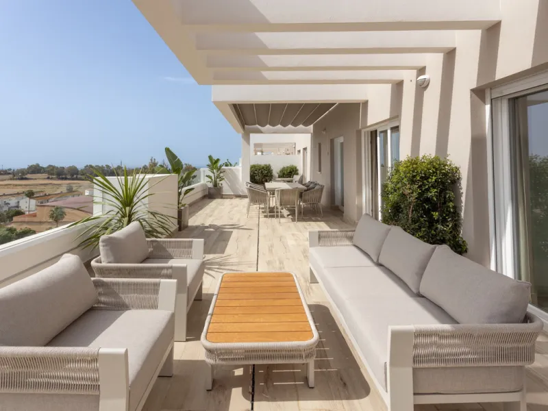 Discover modern coastal living in Apartment Albatros, a south-facing four-bedroom penthouse in the heart of La Campana. This bright and spacious home features two elegant bathrooms, an open-plan living and dining area, and a fully equipped kitchen with hi
