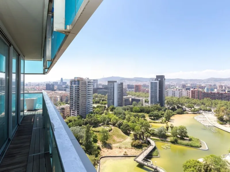Exclusivo apartamento en primera línea de mar en Diagonal Mar, Barcelona