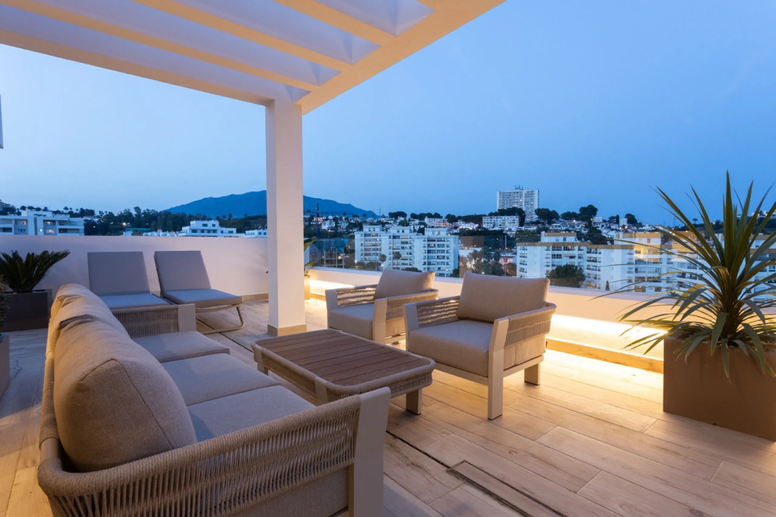 Discover modern coastal living in Apartment Albatros, a south-facing four-bedroom penthouse in the heart of La Campana. This bright and spacious home features two elegant bathrooms, an open-plan living and dining area, and a fully equipped kitchen with hi