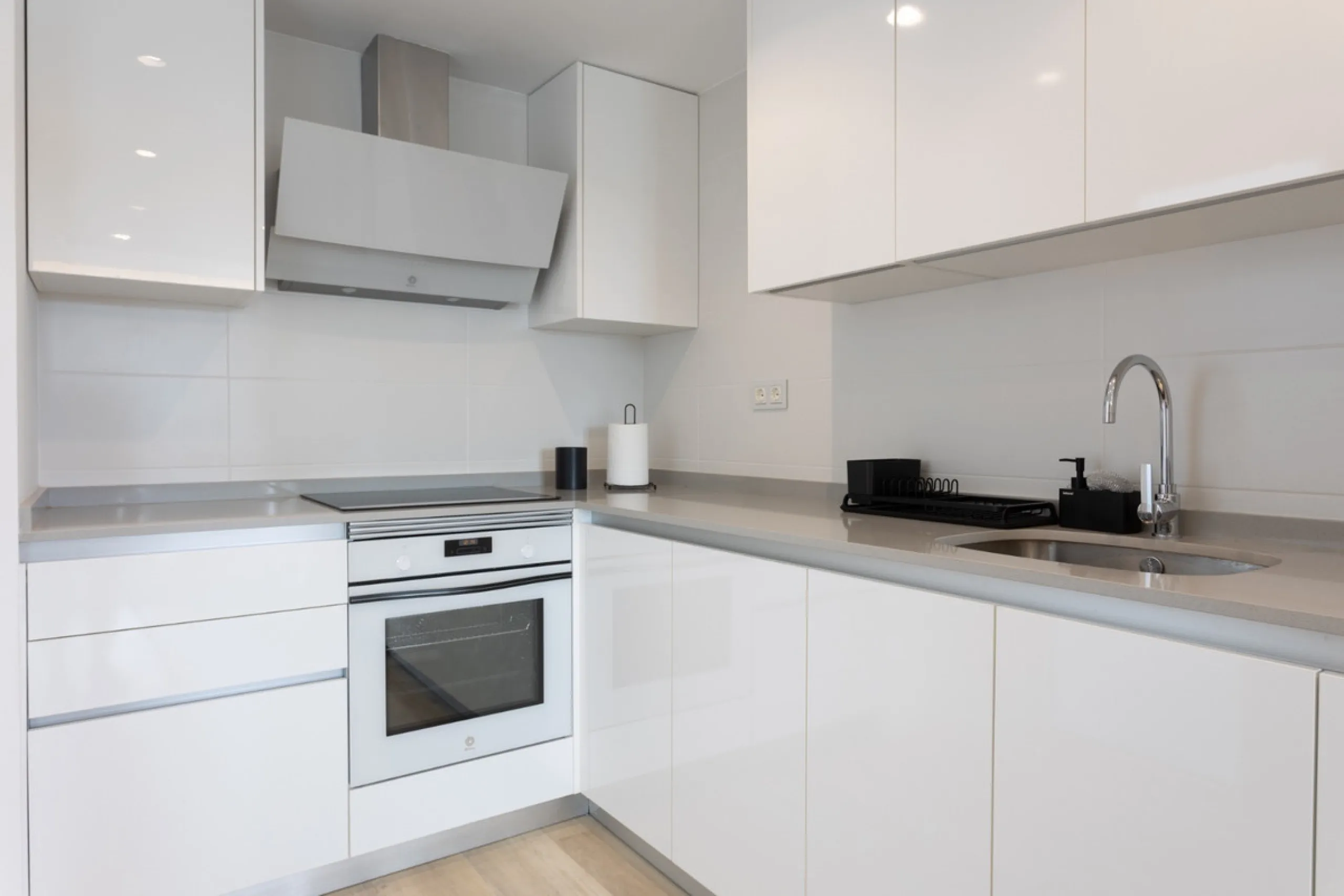Discover modern coastal living in Apartment Albatros, a south-facing four-bedroom penthouse in the heart of La Campana. This bright and spacious home features two elegant bathrooms, an open-plan living and dining area, and a fully equipped kitchen with hi