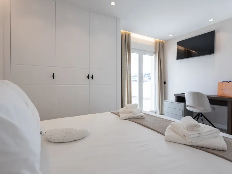 Discover modern coastal living in Apartment Albatros, a south-facing four-bedroom penthouse in the heart of La Campana. This bright and spacious home features two elegant bathrooms, an open-plan living and dining area, and a fully equipped kitchen with hi