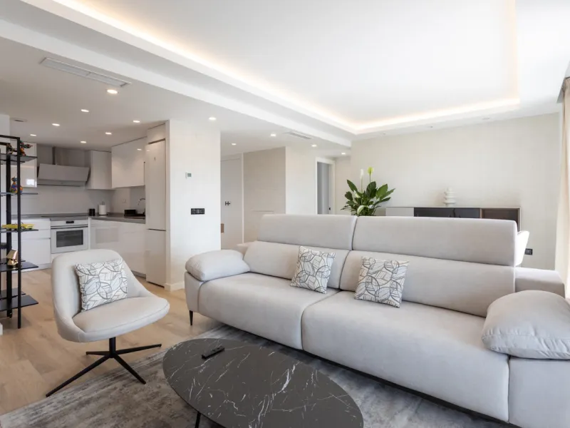 Discover modern coastal living in Apartment Albatros, a south-facing four-bedroom penthouse in the heart of La Campana. This bright and spacious home features two elegant bathrooms, an open-plan living and dining area, and a fully equipped kitchen with hi