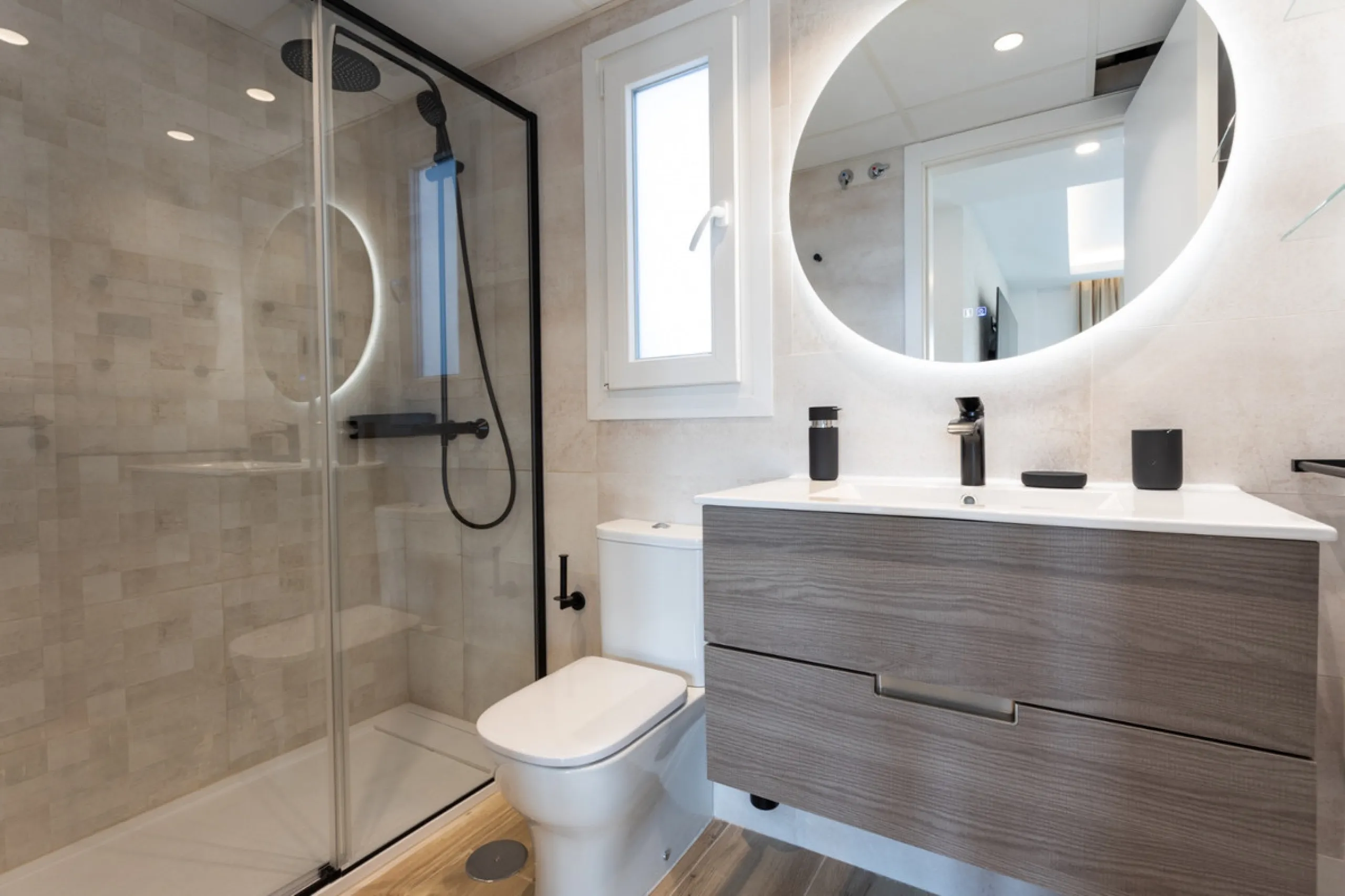 Discover modern coastal living in Apartment Albatros, a south-facing four-bedroom penthouse in the heart of La Campana. This bright and spacious home features two elegant bathrooms, an open-plan living and dining area, and a fully equipped kitchen with hi
