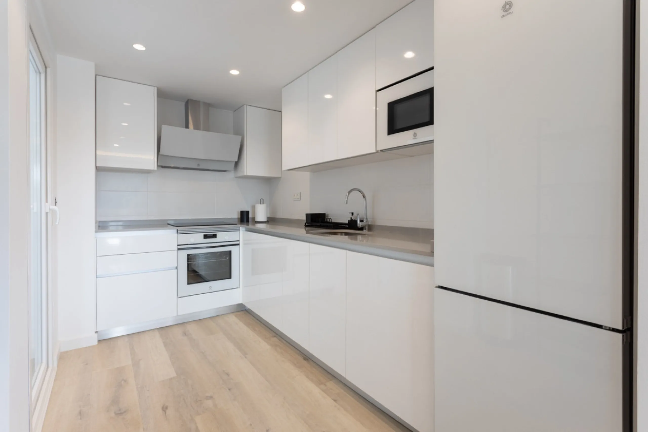 Discover modern coastal living in Apartment Albatros, a south-facing four-bedroom penthouse in the heart of La Campana. This bright and spacious home features two elegant bathrooms, an open-plan living and dining area, and a fully equipped kitchen with hi