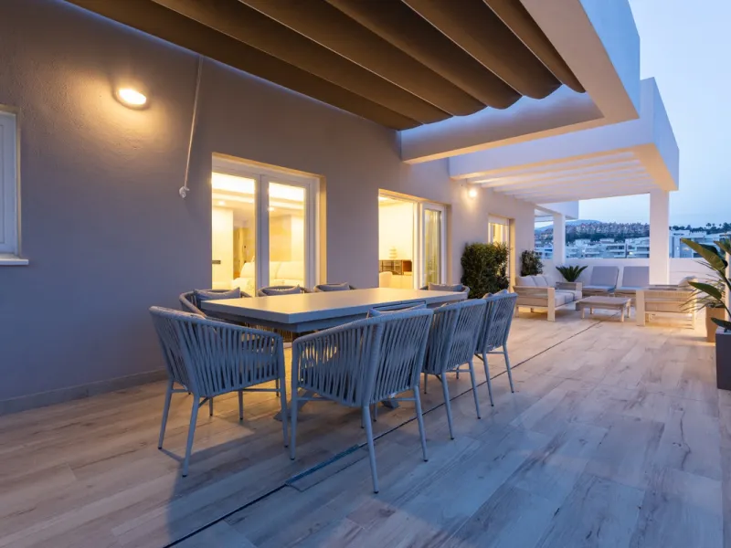 Discover modern coastal living in Apartment Albatros, a south-facing four-bedroom penthouse in the heart of La Campana. This bright and spacious home features two elegant bathrooms, an open-plan living and dining area, and a fully equipped kitchen with hi