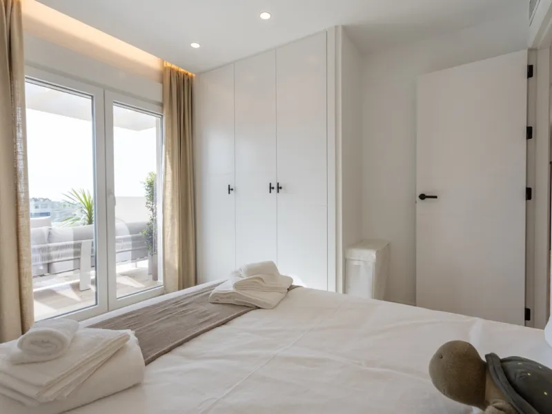 Discover modern coastal living in Apartment Albatros, a south-facing four-bedroom penthouse in the heart of La Campana. This bright and spacious home features two elegant bathrooms, an open-plan living and dining area, and a fully equipped kitchen with hi
