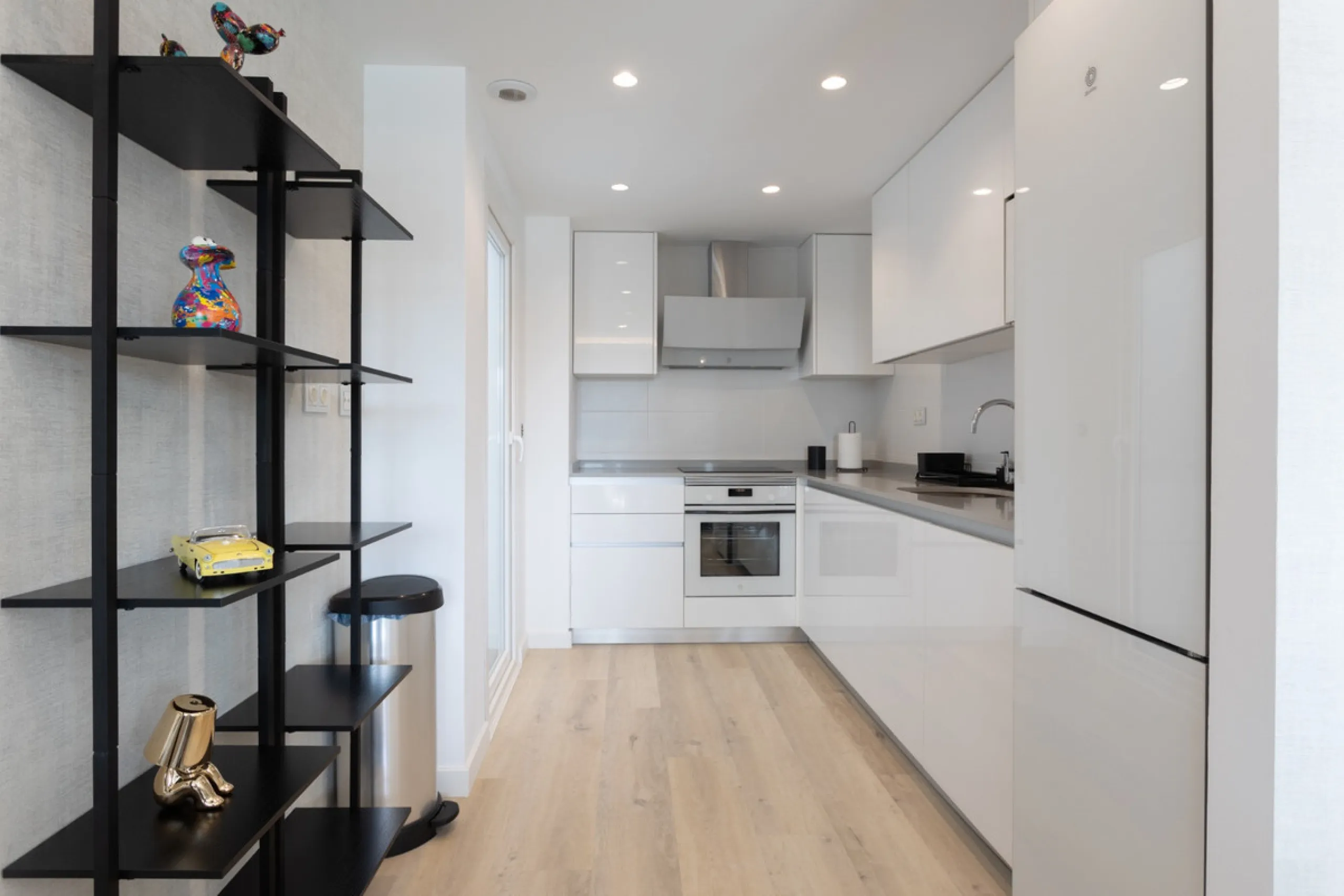 Discover modern coastal living in Apartment Albatros, a south-facing four-bedroom penthouse in the heart of La Campana. This bright and spacious home features two elegant bathrooms, an open-plan living and dining area, and a fully equipped kitchen with hi