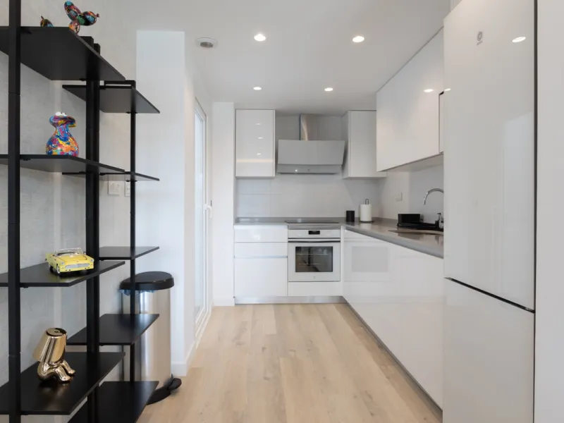 Discover modern coastal living in Apartment Albatros, a south-facing four-bedroom penthouse in the heart of La Campana. This bright and spacious home features two elegant bathrooms, an open-plan living and dining area, and a fully equipped kitchen with hi