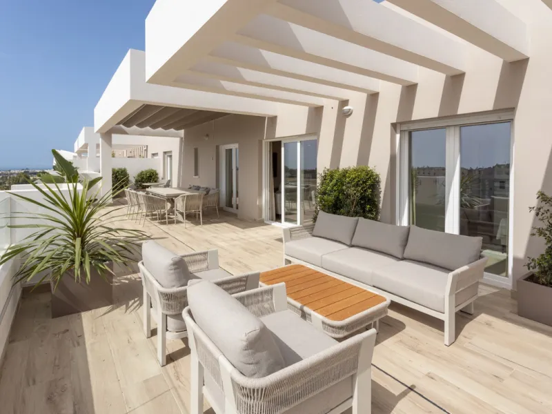 Discover modern coastal living in Apartment Albatros, a south-facing four-bedroom penthouse in the heart of La Campana. This bright and spacious home features two elegant bathrooms, an open-plan living and dining area, and a fully equipped kitchen with hi