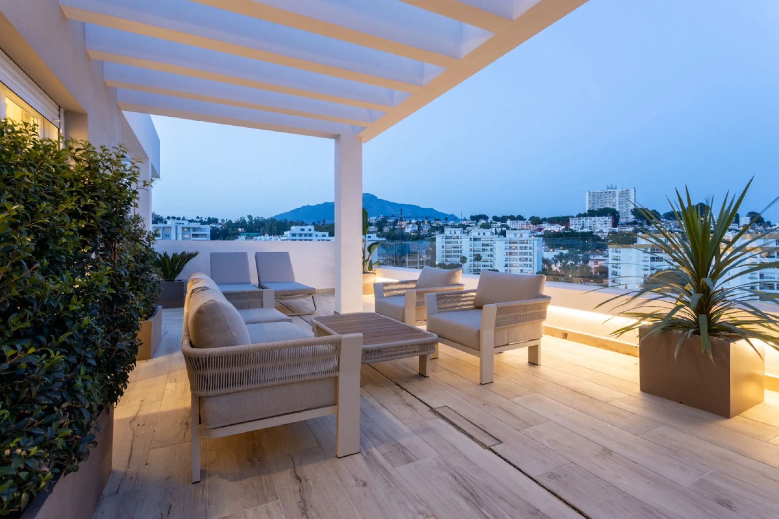 Discover modern coastal living in Apartment Albatros, a south-facing four-bedroom penthouse in the heart of La Campana. This bright and spacious home features two elegant bathrooms, an open-plan living and dining area, and a fully equipped kitchen with hi