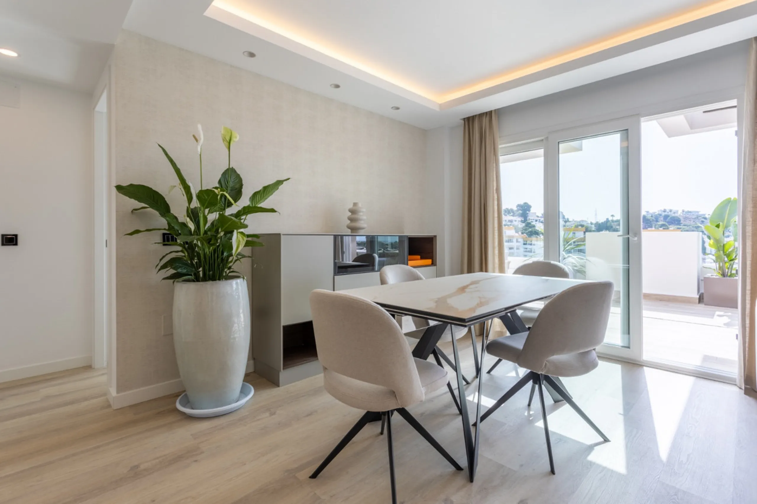 Discover modern coastal living in Apartment Albatros, a south-facing four-bedroom penthouse in the heart of La Campana. This bright and spacious home features two elegant bathrooms, an open-plan living and dining area, and a fully equipped kitchen with hi