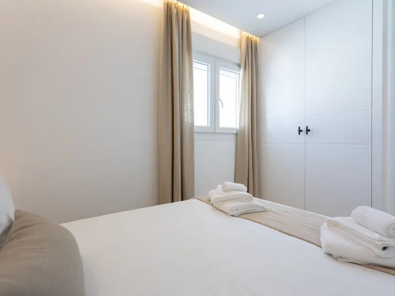 Discover modern coastal living in Apartment Albatros, a south-facing four-bedroom penthouse in the heart of La Campana. This bright and spacious home features two elegant bathrooms, an open-plan living and dining area, and a fully equipped kitchen with hi