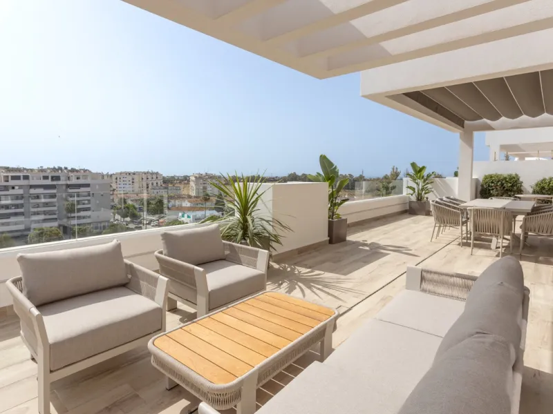 Discover modern coastal living in Apartment Albatros, a south-facing four-bedroom penthouse in the heart of La Campana. This bright and spacious home features two elegant bathrooms, an open-plan living and dining area, and a fully equipped kitchen with hi