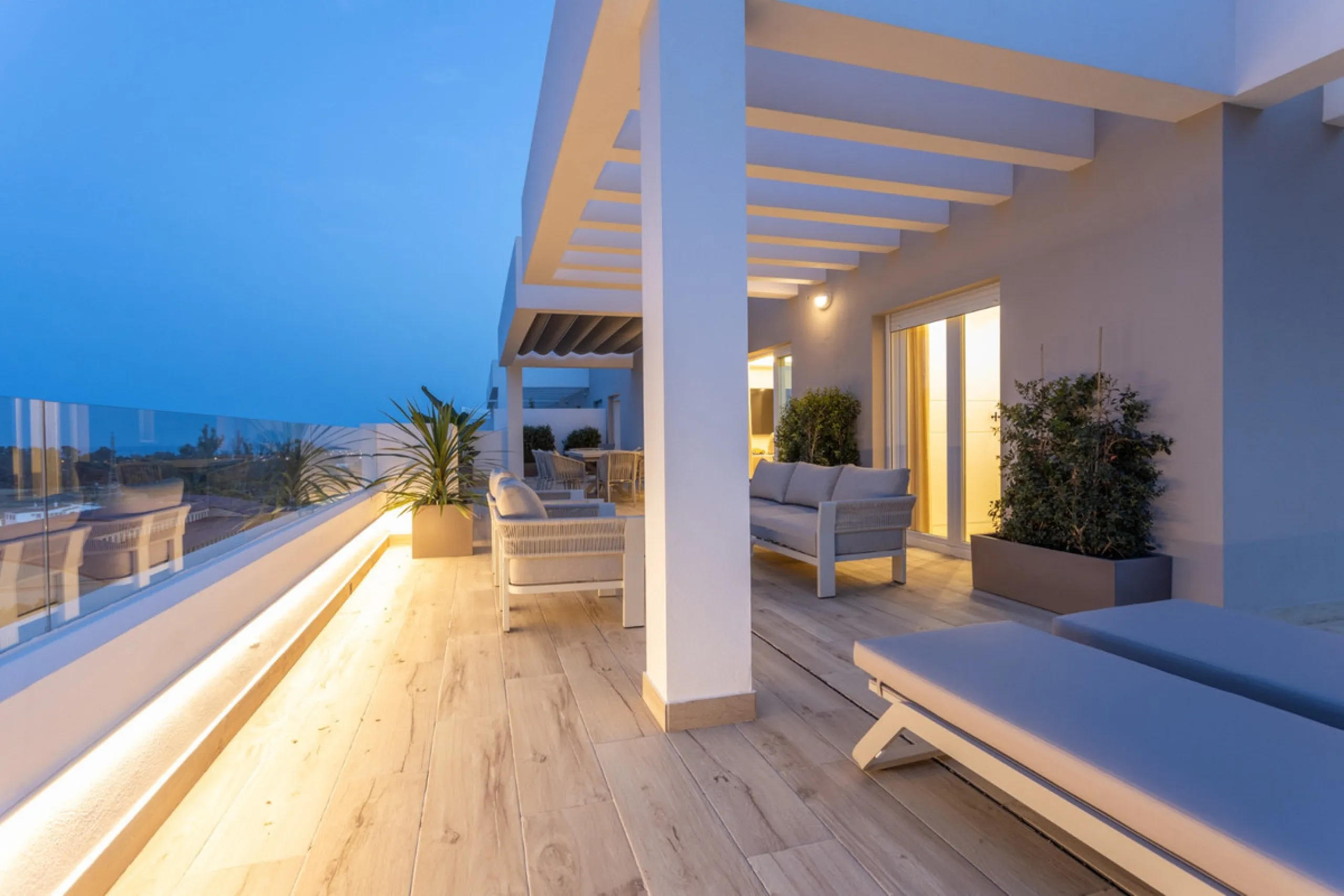 Discover modern coastal living in Apartment Albatros, a south-facing four-bedroom penthouse in the heart of La Campana. This bright and spacious home features two elegant bathrooms, an open-plan living and dining area, and a fully equipped kitchen with hi