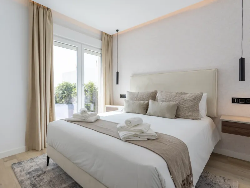 Discover modern coastal living in Apartment Albatros, a south-facing four-bedroom penthouse in the heart of La Campana. This bright and spacious home features two elegant bathrooms, an open-plan living and dining area, and a fully equipped kitchen with hi