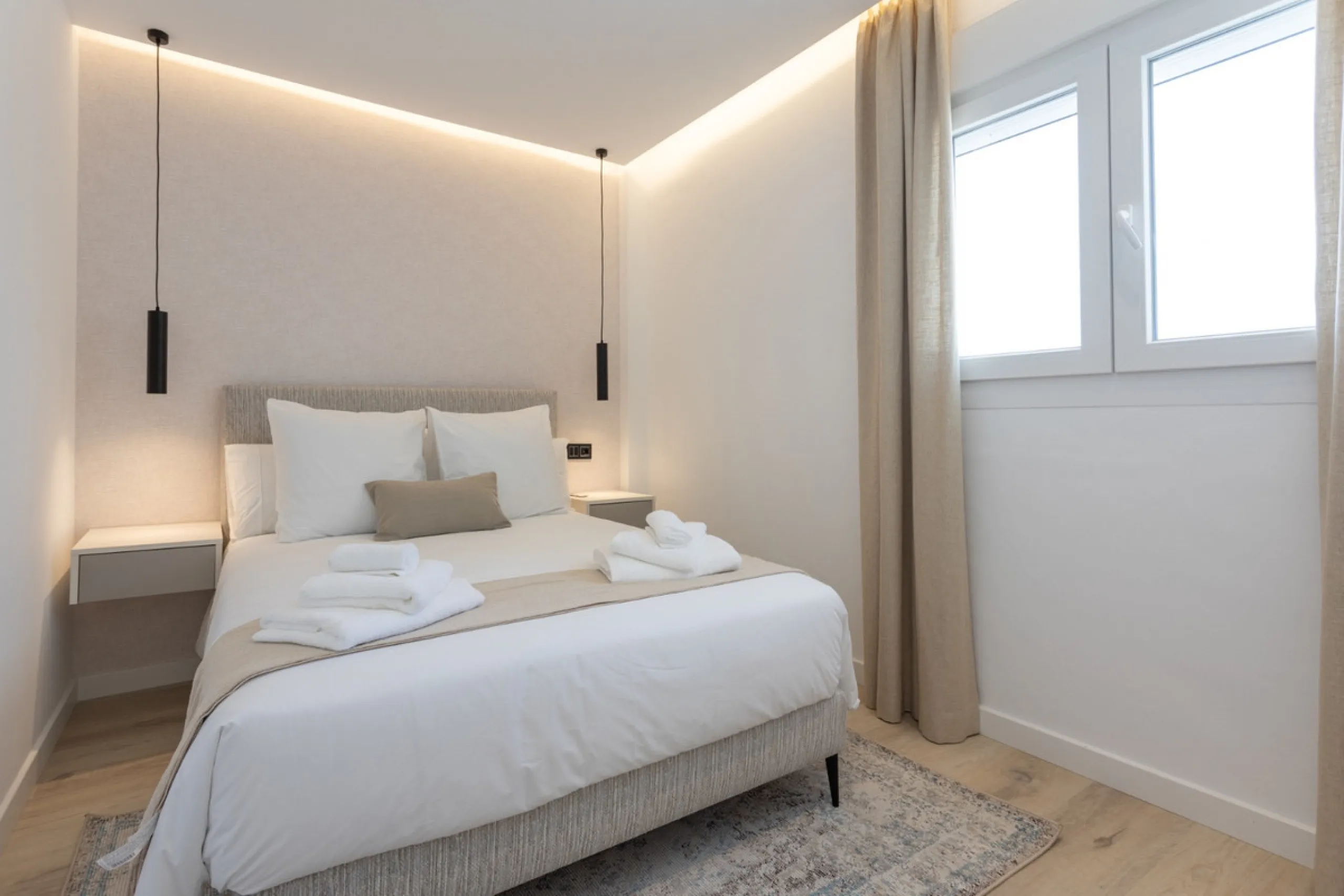 Discover modern coastal living in Apartment Albatros, a south-facing four-bedroom penthouse in the heart of La Campana. This bright and spacious home features two elegant bathrooms, an open-plan living and dining area, and a fully equipped kitchen with hi