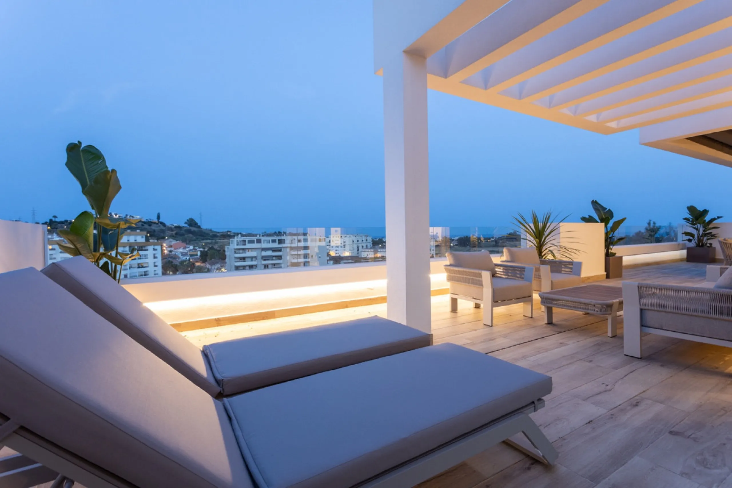 Discover modern coastal living in Apartment Albatros, a south-facing four-bedroom penthouse in the heart of La Campana. This bright and spacious home features two elegant bathrooms, an open-plan living and dining area, and a fully equipped kitchen with hi