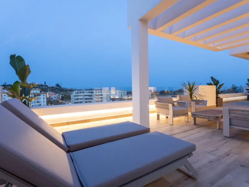 Discover modern coastal living in Apartment Albatros, a south-facing four-bedroom penthouse in the heart of La Campana. This bright and spacious home features two elegant bathrooms, an open-plan living and dining area, and a fully equipped kitchen with hi