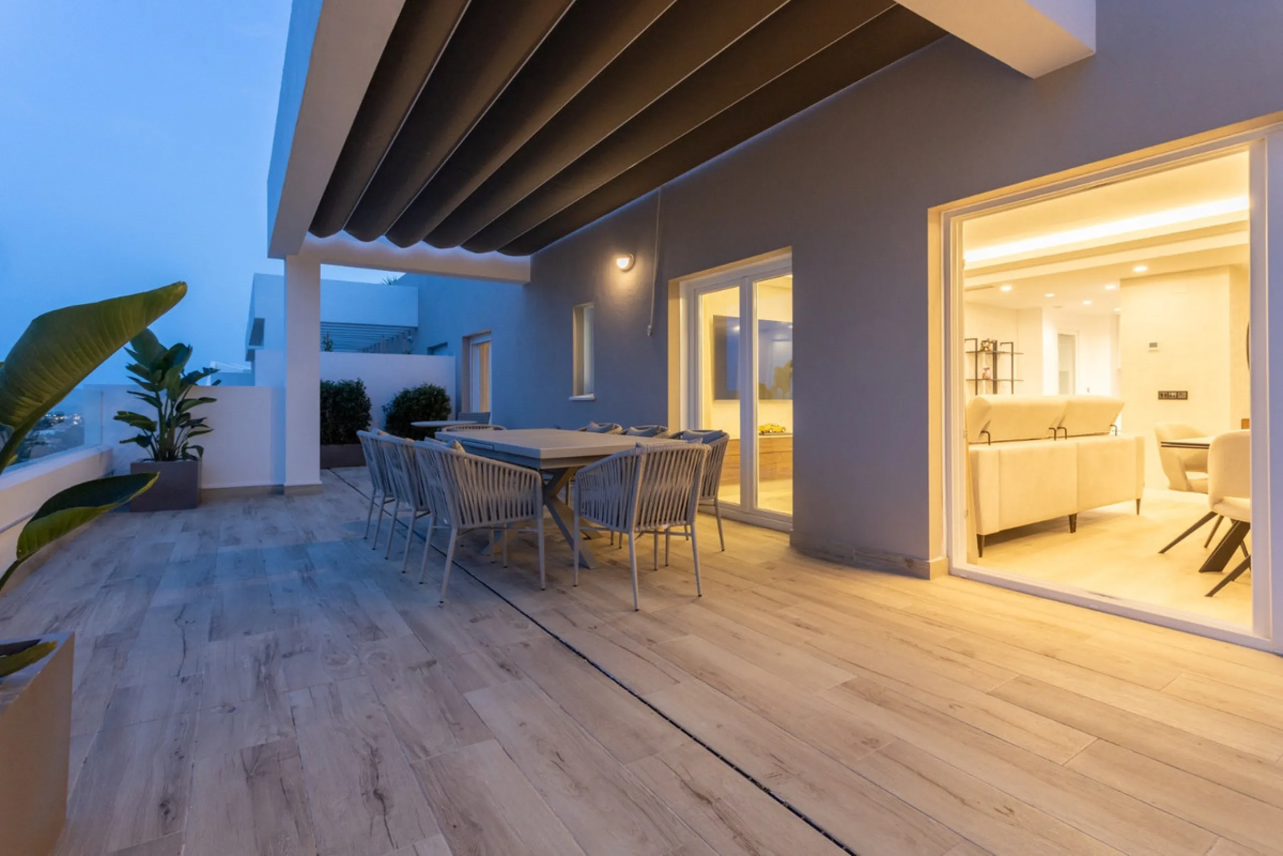 Discover modern coastal living in Apartment Albatros, a south-facing four-bedroom penthouse in the heart of La Campana. This bright and spacious home features two elegant bathrooms, an open-plan living and dining area, and a fully equipped kitchen with hi