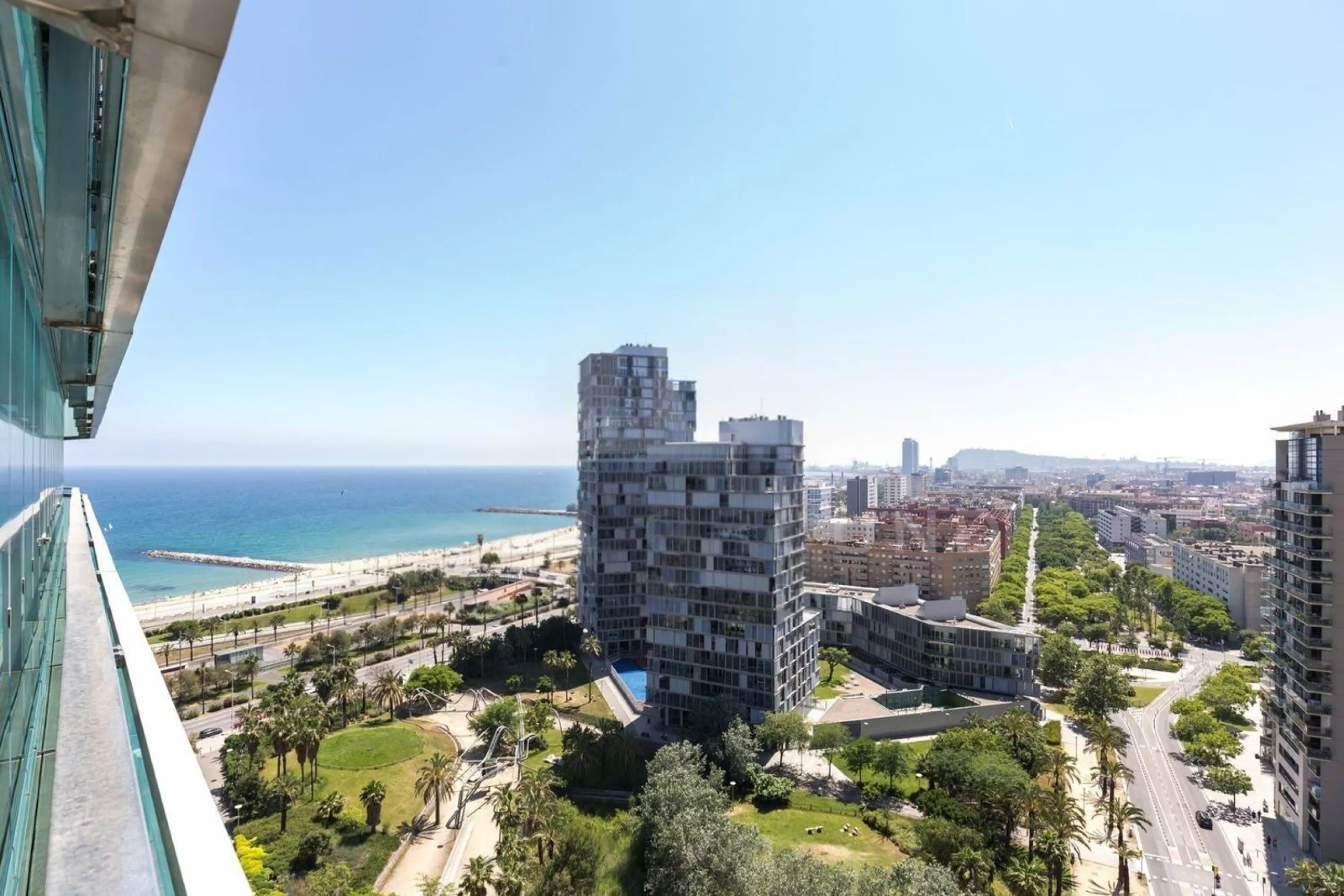 Exclusivo apartamento en primera línea de mar en Diagonal Mar, Barcelona