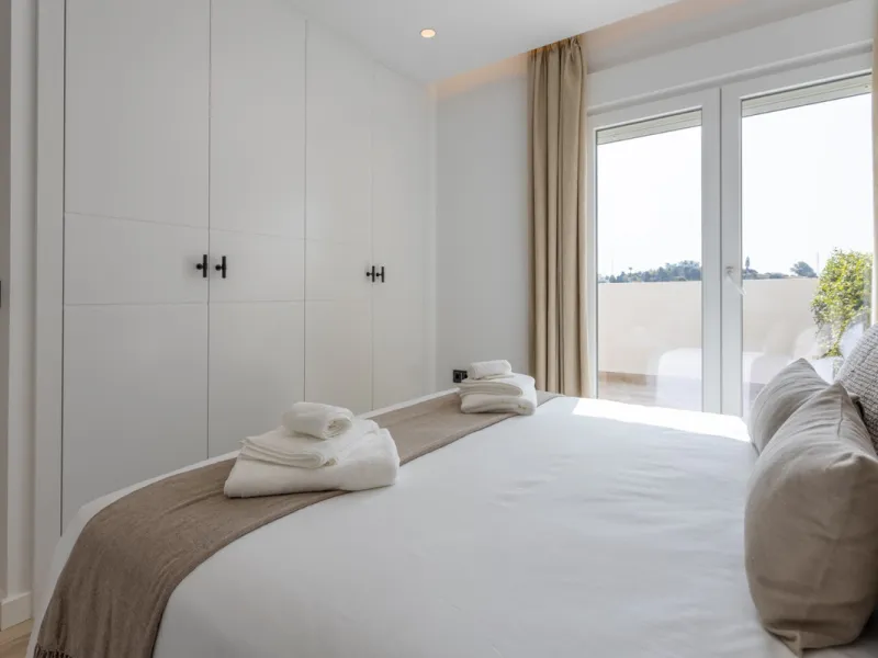 Discover modern coastal living in Apartment Albatros, a south-facing four-bedroom penthouse in the heart of La Campana. This bright and spacious home features two elegant bathrooms, an open-plan living and dining area, and a fully equipped kitchen with hi