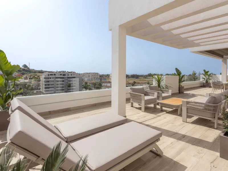 Discover modern coastal living in Apartment Albatros, a south-facing four-bedroom penthouse in the heart of La Campana. This bright and spacious home features two elegant bathrooms, an open-plan living and dining area, and a fully equipped kitchen with hi