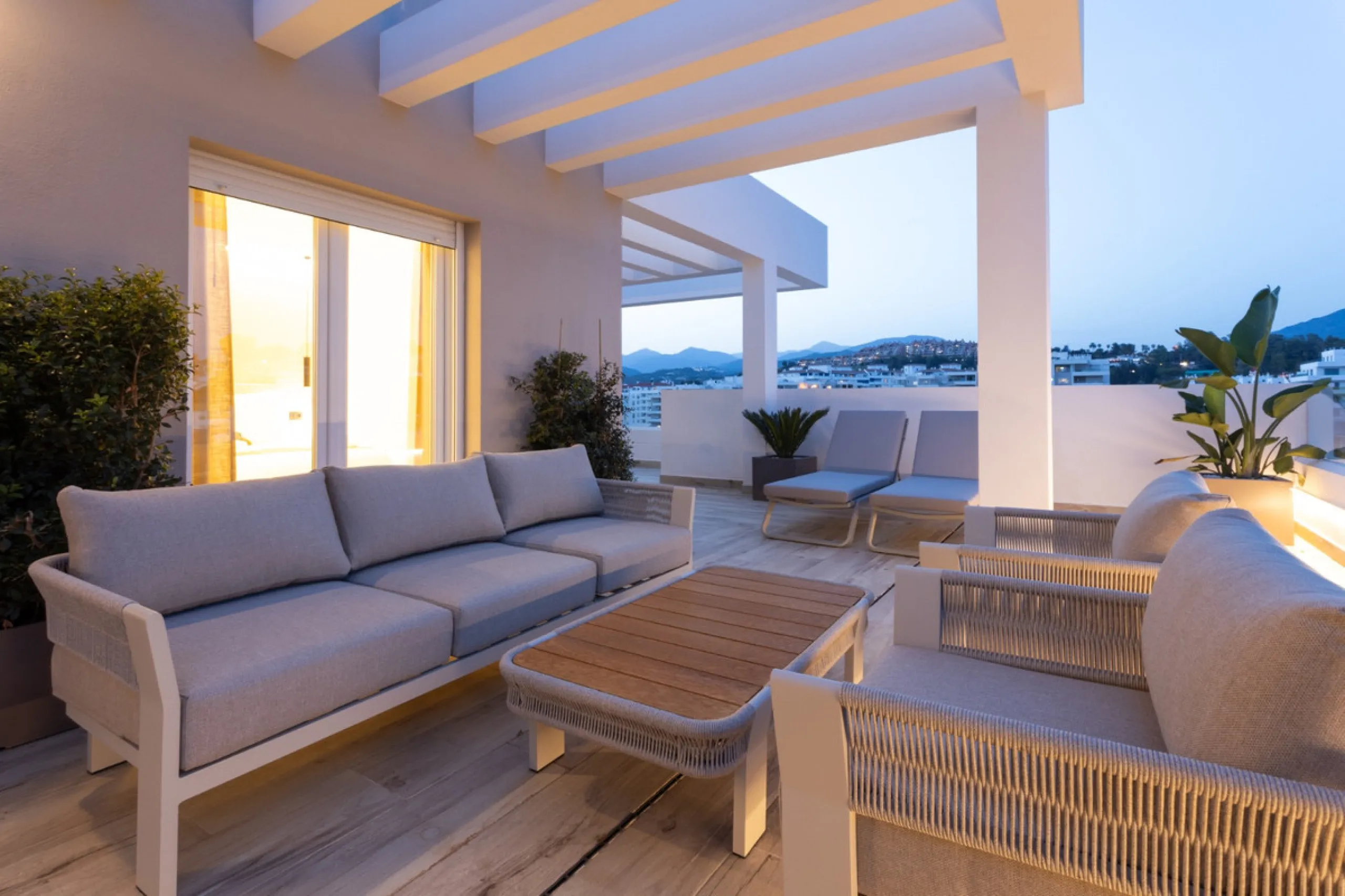 Discover modern coastal living in Apartment Albatros, a south-facing four-bedroom penthouse in the heart of La Campana. This bright and spacious home features two elegant bathrooms, an open-plan living and dining area, and a fully equipped kitchen with hi