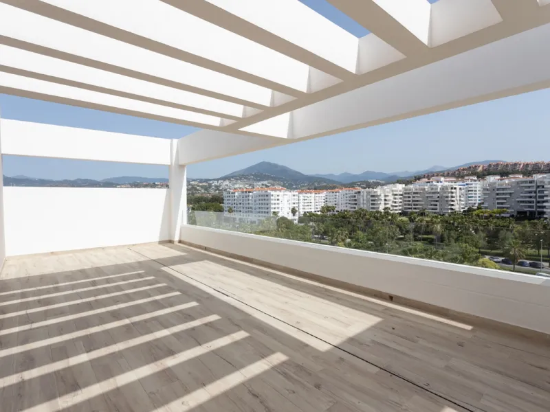 Discover modern coastal living in Apartment Albatros, a south-facing four-bedroom penthouse in the heart of La Campana. This bright and spacious home features two elegant bathrooms, an open-plan living and dining area, and a fully equipped kitchen with hi