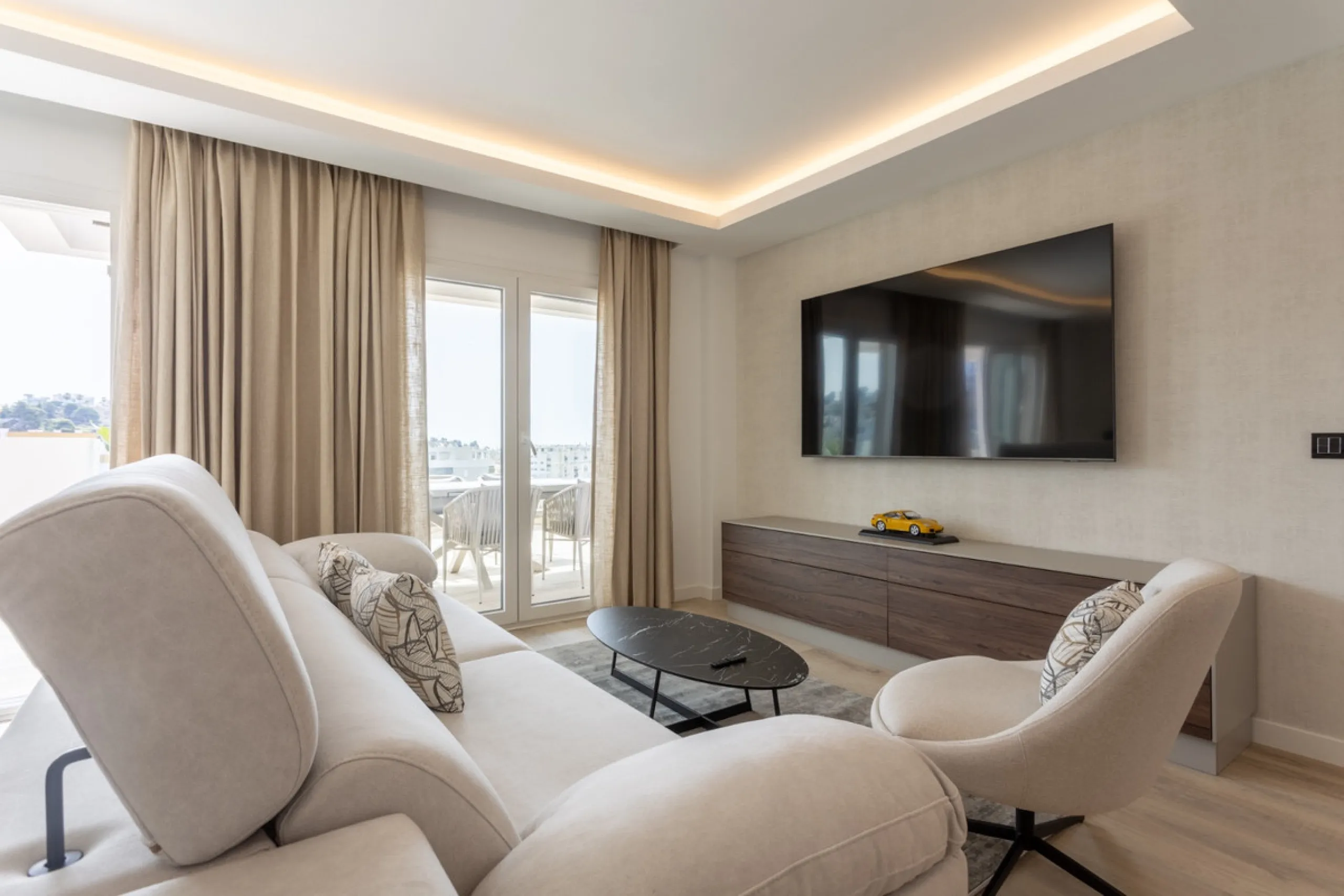 Discover modern coastal living in Apartment Albatros, a south-facing four-bedroom penthouse in the heart of La Campana. This bright and spacious home features two elegant bathrooms, an open-plan living and dining area, and a fully equipped kitchen with hi