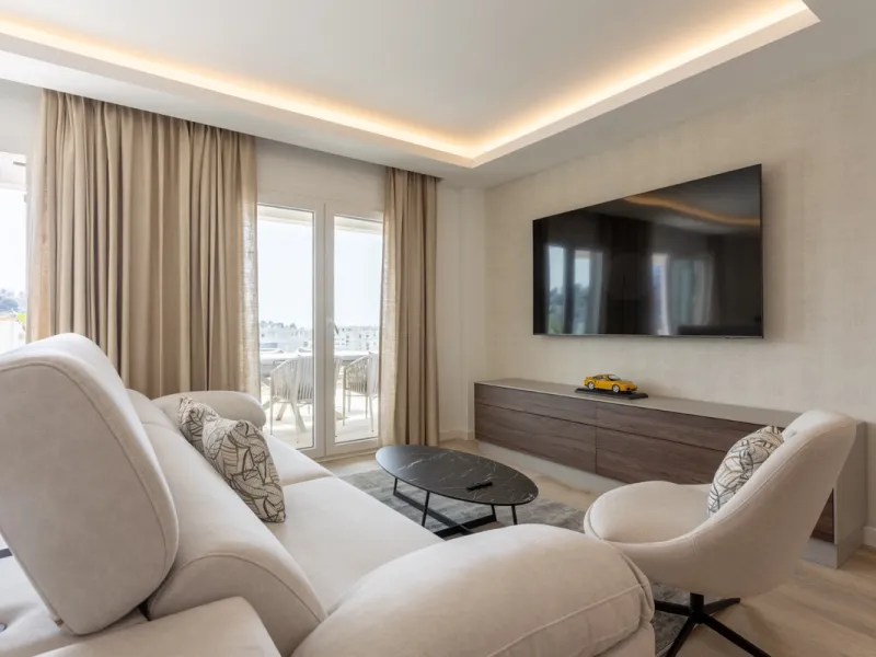 Discover modern coastal living in Apartment Albatros, a south-facing four-bedroom penthouse in the heart of La Campana. This bright and spacious home features two elegant bathrooms, an open-plan living and dining area, and a fully equipped kitchen with hi