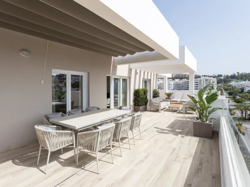 Discover modern coastal living in Apartment Albatros, a south-facing four-bedroom penthouse in the heart of La Campana. This bright and spacious home features two elegant bathrooms, an open-plan living and dining area, and a fully equipped kitchen with hi