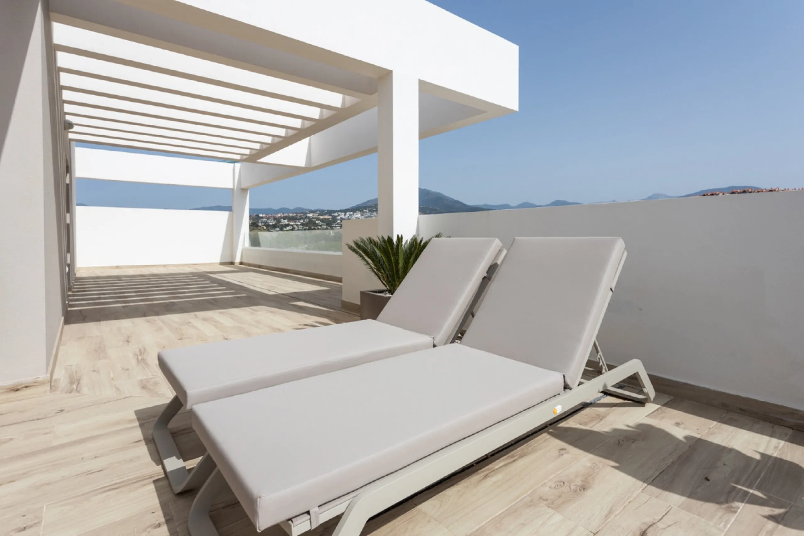 Discover modern coastal living in Apartment Albatros, a south-facing four-bedroom penthouse in the heart of La Campana. This bright and spacious home features two elegant bathrooms, an open-plan living and dining area, and a fully equipped kitchen with hi