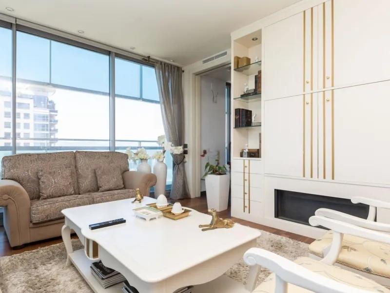 Exclusivo apartamento en primera línea de mar en Diagonal Mar, Barcelona