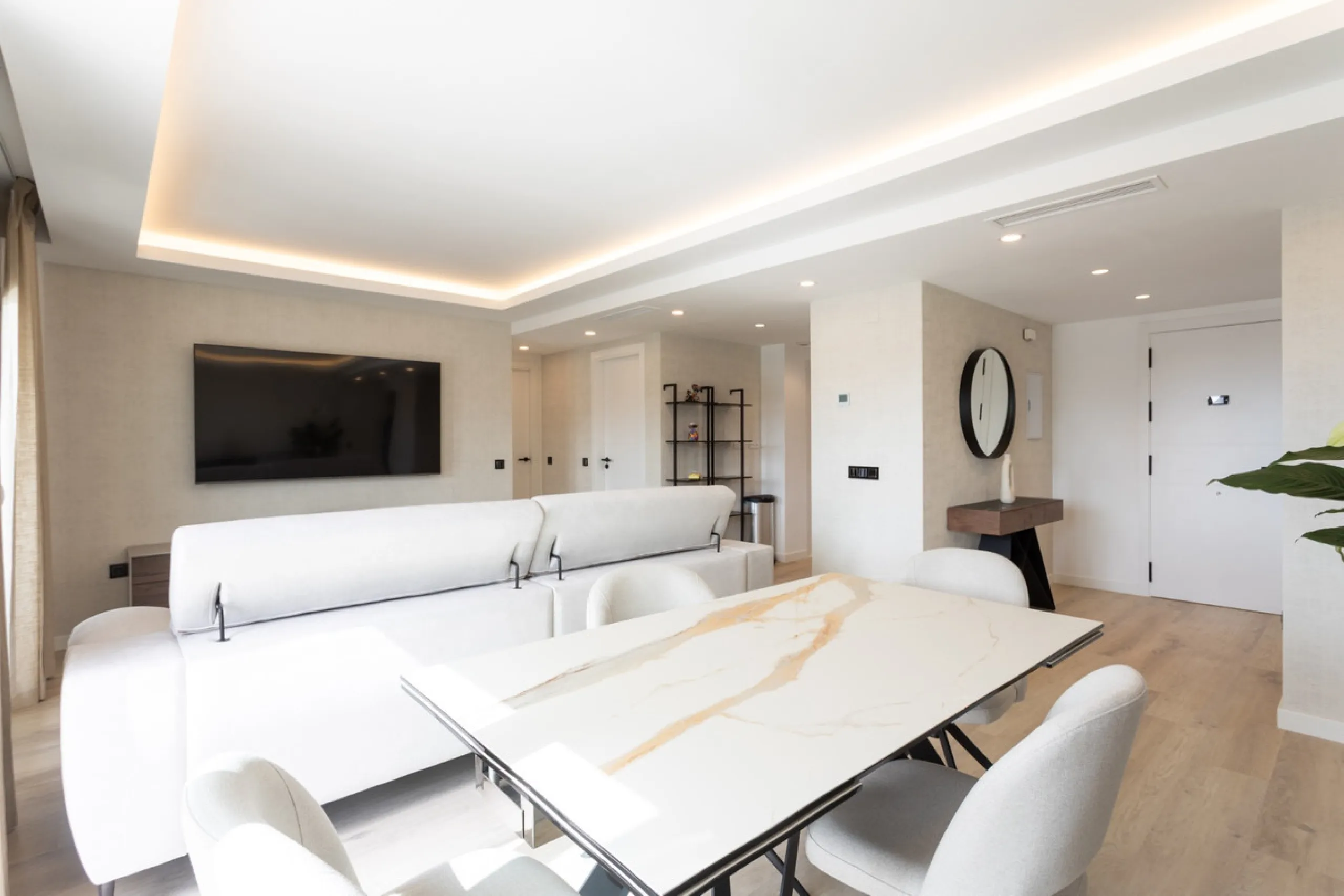 Discover modern coastal living in Apartment Albatros, a south-facing four-bedroom penthouse in the heart of La Campana. This bright and spacious home features two elegant bathrooms, an open-plan living and dining area, and a fully equipped kitchen with hi