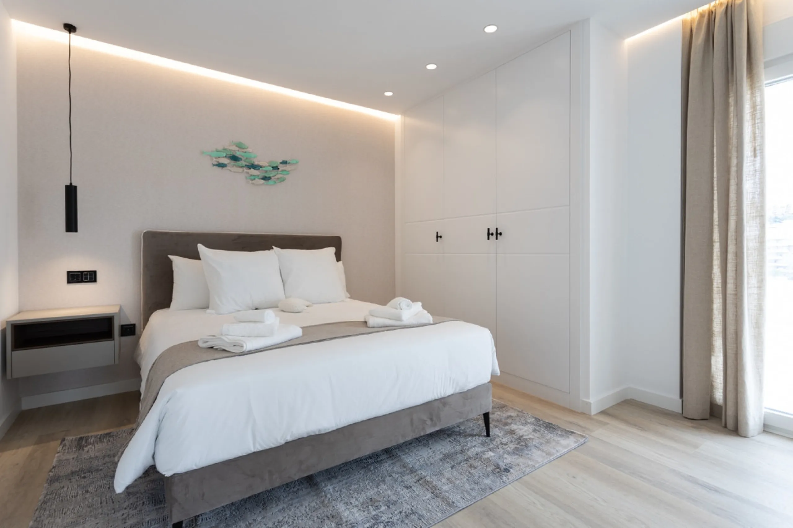 Discover modern coastal living in Apartment Albatros, a south-facing four-bedroom penthouse in the heart of La Campana. This bright and spacious home features two elegant bathrooms, an open-plan living and dining area, and a fully equipped kitchen with hi
