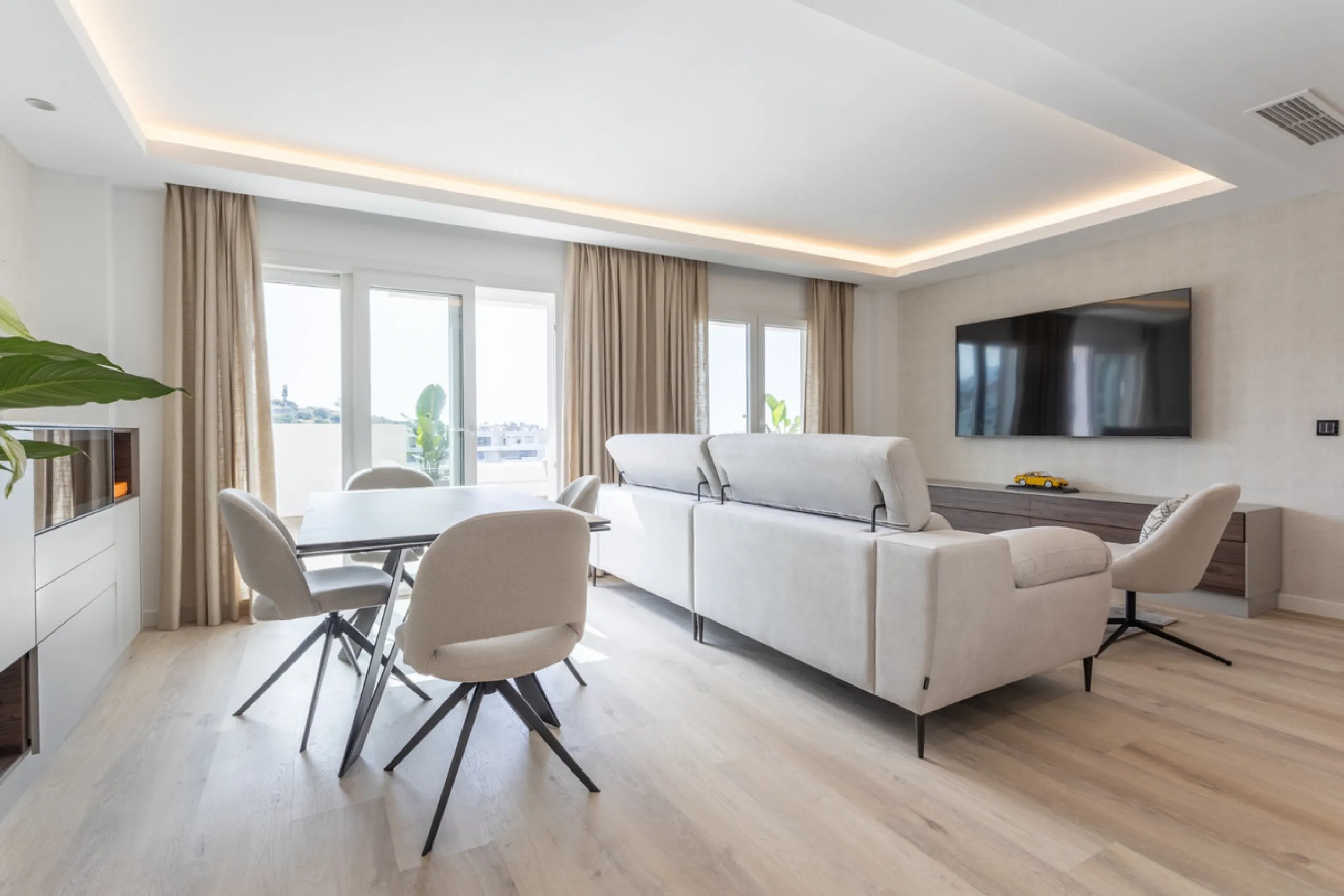 Discover modern coastal living in Apartment Albatros, a south-facing four-bedroom penthouse in the heart of La Campana. This bright and spacious home features two elegant bathrooms, an open-plan living and dining area, and a fully equipped kitchen with hi