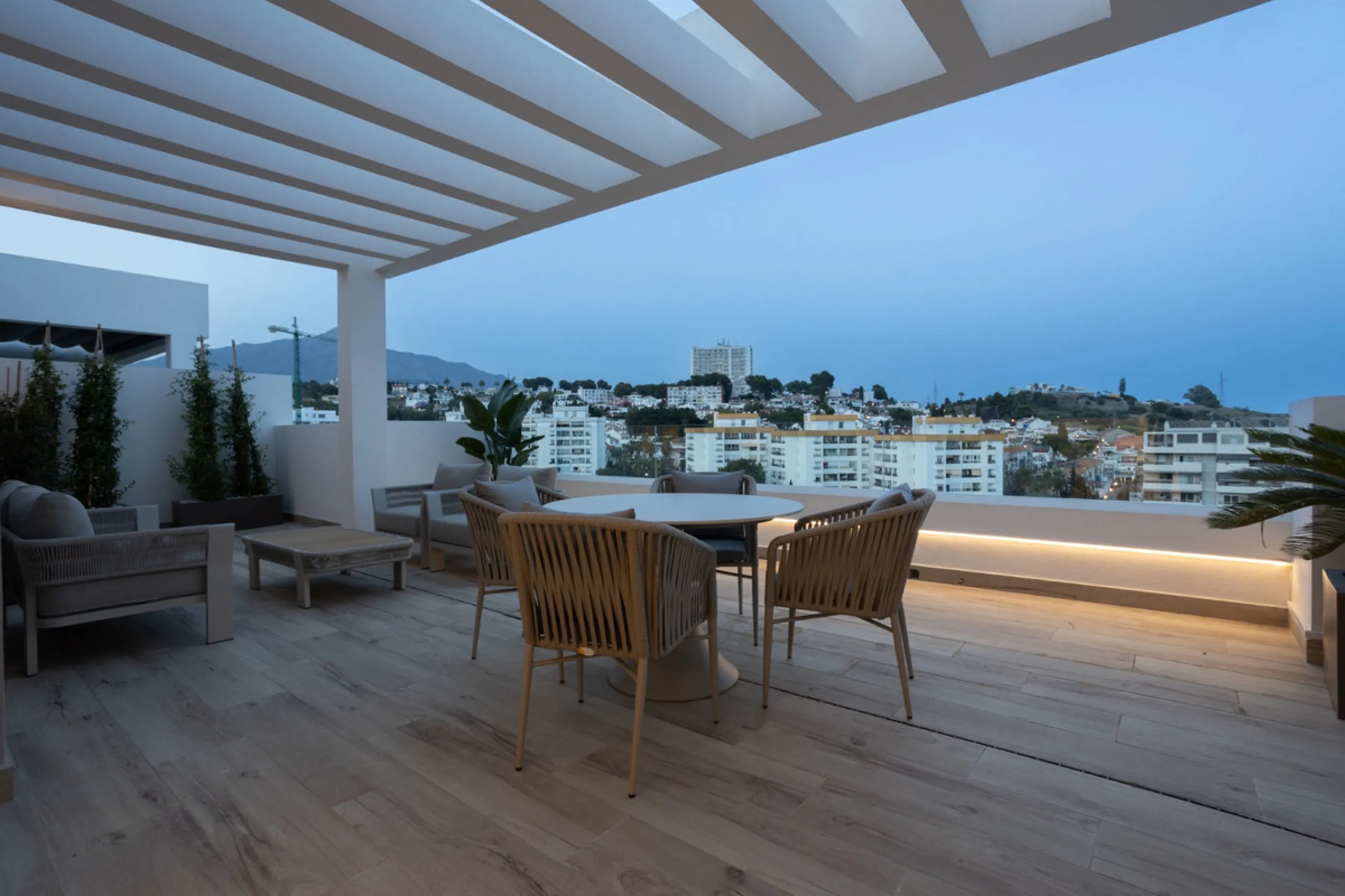 Apartment - Middle Floor Apartment в продаже в Marbella, Málaga. В доме 2 спален и 2 ванных комнат. Площадь дома 102 м²